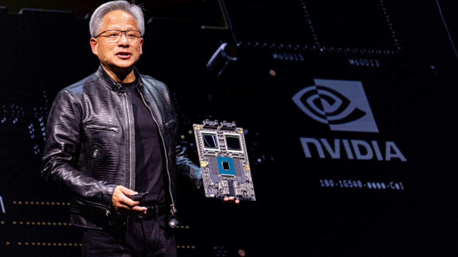 Cổ phiếu Nvidia tăng vọt nhờ nhu cầu lớn đối với siêu chip AI Blackwell