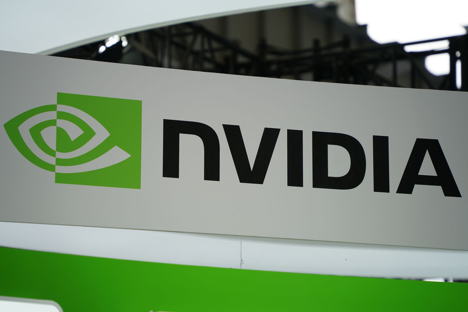 Cổ phiếu Nvidia tăng vọt nhờ nhu cầu lớn đối với siêu chip AI Blackwell